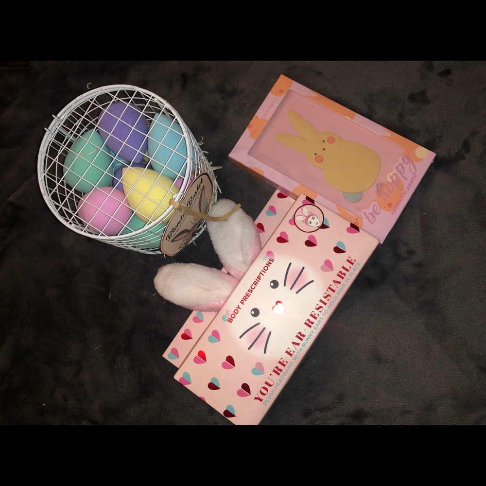 Easter Bundle sponges, eyeshadow palette and plush headband with bunny ears